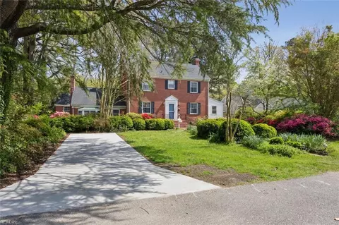 24 Holly Dr, Newport News, VA 23601