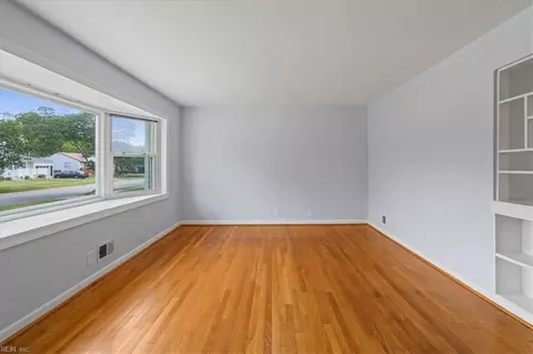 1845 Arrowwood St, Norfolk, VA 23518