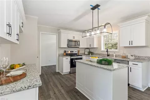 20333 Clark Cir, Zuni, VA 23898