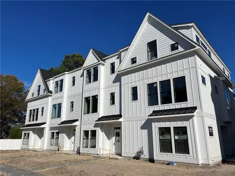 902 Douglas Eley Ln, Chesapeake, VA 23322