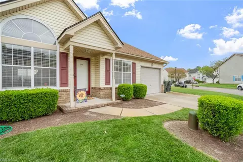 2301 Tawnyberry Ln, Chesapeake, VA 23325