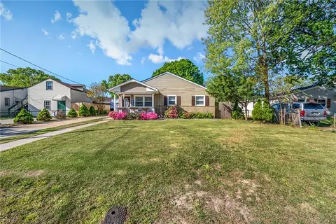 2704 Berkley Ave, Chesapeake, VA 23325
