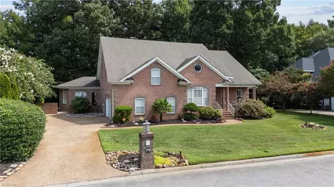1725 Swan Lake Crescent Cres, Chesapeake, VA 23321