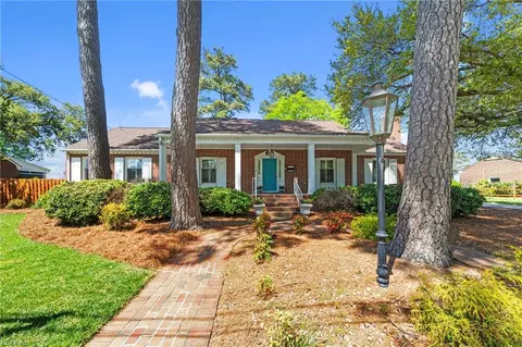10 Eagle Point Rd, Hampton, VA 23669