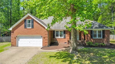 1132 Crystalwood Cir, Chesapeake, VA 23320