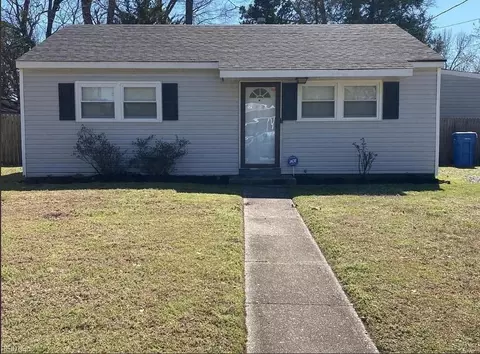 2423 Livesay Rd, Chesapeake, VA 23323