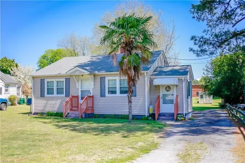208 Mulberry Ln, Suffolk, VA 23434