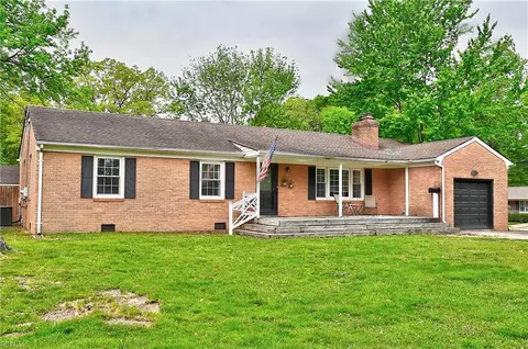 895 Catalina Dr, Newport News, VA 23608