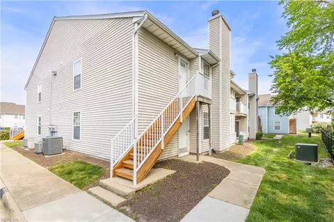 555 Pier Ct, Virginia Beach, VA 23462