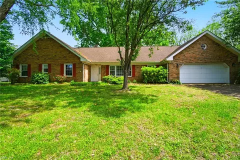 812 Earl Of Chesterfield Ln, Virginia Beach, VA 23454