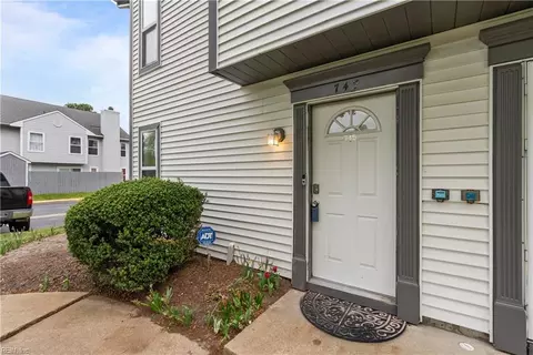 745 Gemstone Ln, Virginia Beach, VA 23462