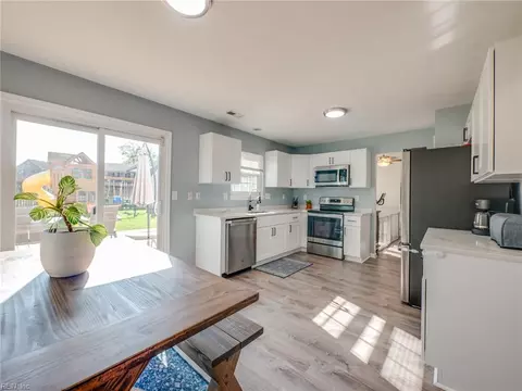 513 Parliament Ln, Newport News, VA 23608