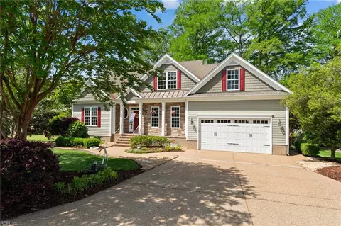 107 North St, Smithfield, VA 23430