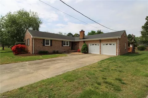 925 W Goodview Dr, Virginia Beach, VA 23464