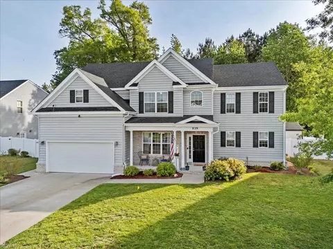 829 Corona Ln, Chesapeake, VA 23322