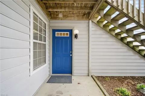 612 Waters Dr, Virginia Beach, VA 23462