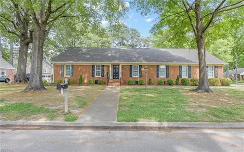 405 Woodberry Dr, Chesapeake, VA 23322