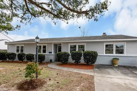 3749 Colonial Pw Pkwy, Virginia Beach, VA 23452