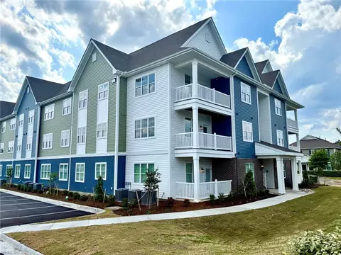 1720 Vankar Dr #206, Virginia Beach, VA 23456