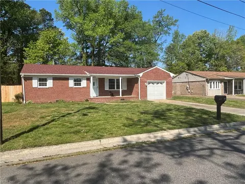 473 W Blanche Dr, Chesapeake, VA 23323