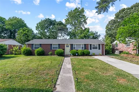 1919 Seward Dr, Hampton, VA 23663