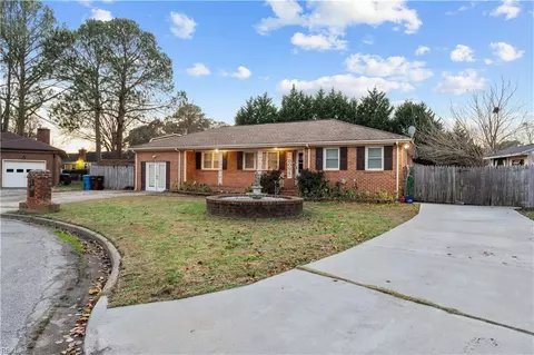 2408 Crown Ct, Chesapeake, VA 23325