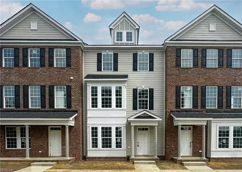 18 Freeman Dr, Hampton, VA 23666