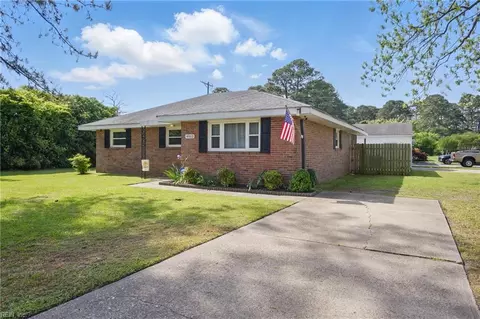 4813 Hatton Point Rd Dr, Portsmouth, VA 23703