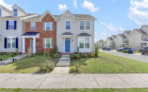206 Foxglove Dr, Portsmouth, VA 23701