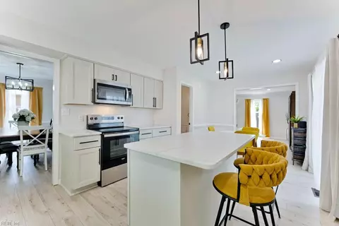 2256 Sandy Woods Ln, Virginia Beach, VA 23456