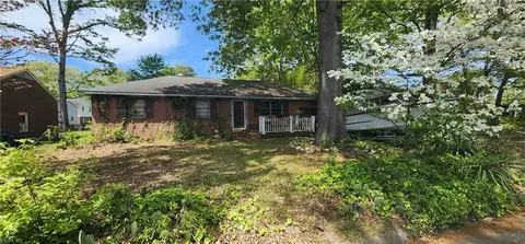 19 Bird Ln, Newport News, VA 23601