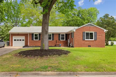 27 Hankins Dr, Hampton, VA 23669