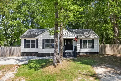 107 York Dr, Yorktown, VA 23690