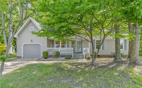 2449 Broadnax Cir, Chesapeake, VA 23323