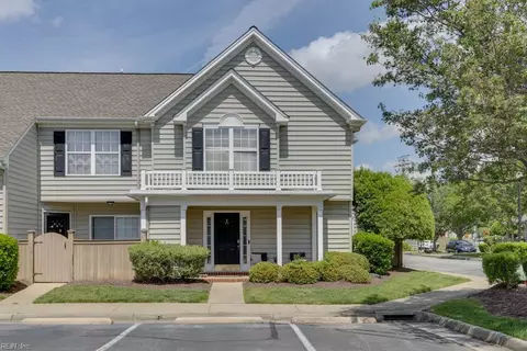 606 Waters Edge Ln, Suffolk, VA 23435