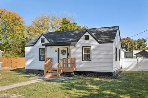 9 W Bayberry Ct, Hampton, VA 23669