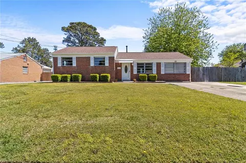 12 Longwood Dr, Hampton, VA 23669