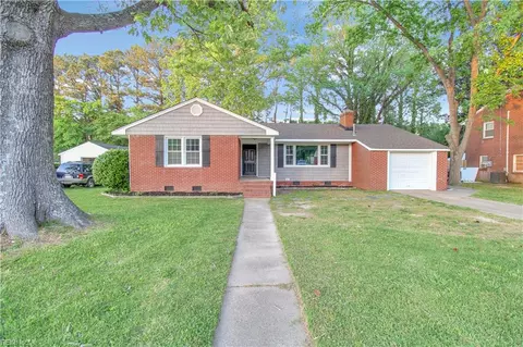 5 Paddock Dr, Newport News, VA 23606