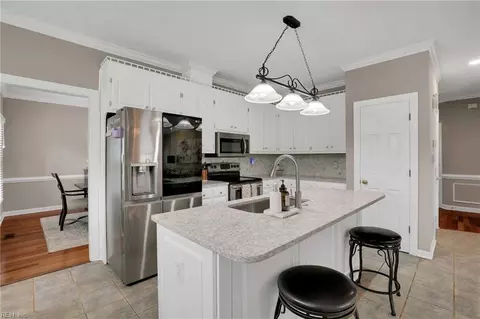 107 Runaway Ln, Yorktown, VA 23692
