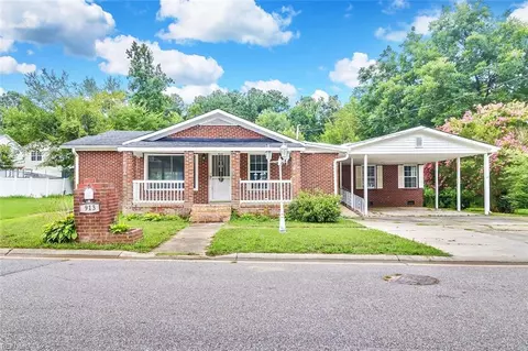 913 Garfield Ave, Suffolk, VA 23434