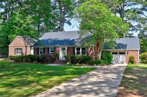 132 Old Dr, Chesapeake, VA 23322
