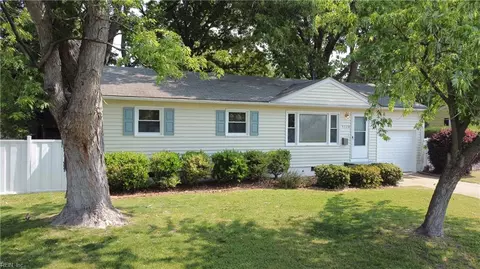5528 Fairwood Ln, Virginia Beach, VA 23455