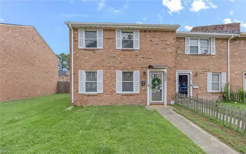 6922 Bonnot Dr, Norfolk, VA 23513
