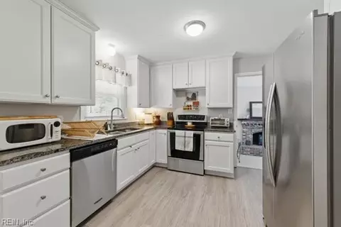 106 Allison Rd, Newport News, VA 23602