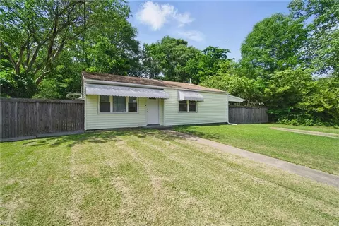 1411 Salton Dr, Chesapeake, VA 23325