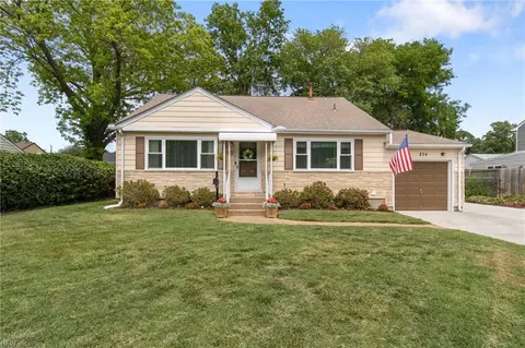 824 Romney Ln, Virginia Beach, VA 23455
