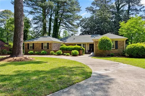 5216 Lake Cir, Portsmouth, VA 23703