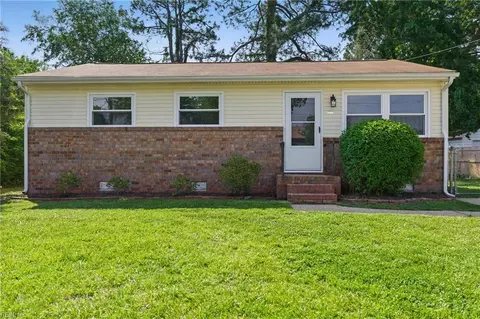 1725 Rowlock Rd, Chesapeake, VA 23321