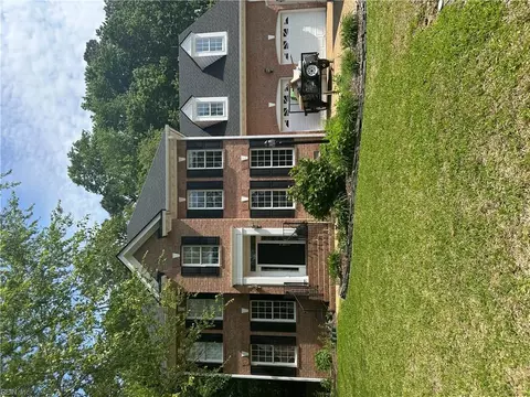 20676 Creekside Dr, Smithfield, VA 23430