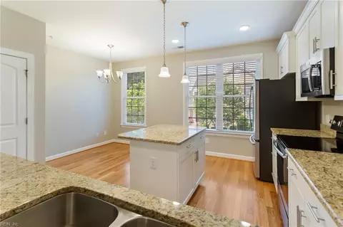 101 Carrington Ln, Yorktown, VA 23692